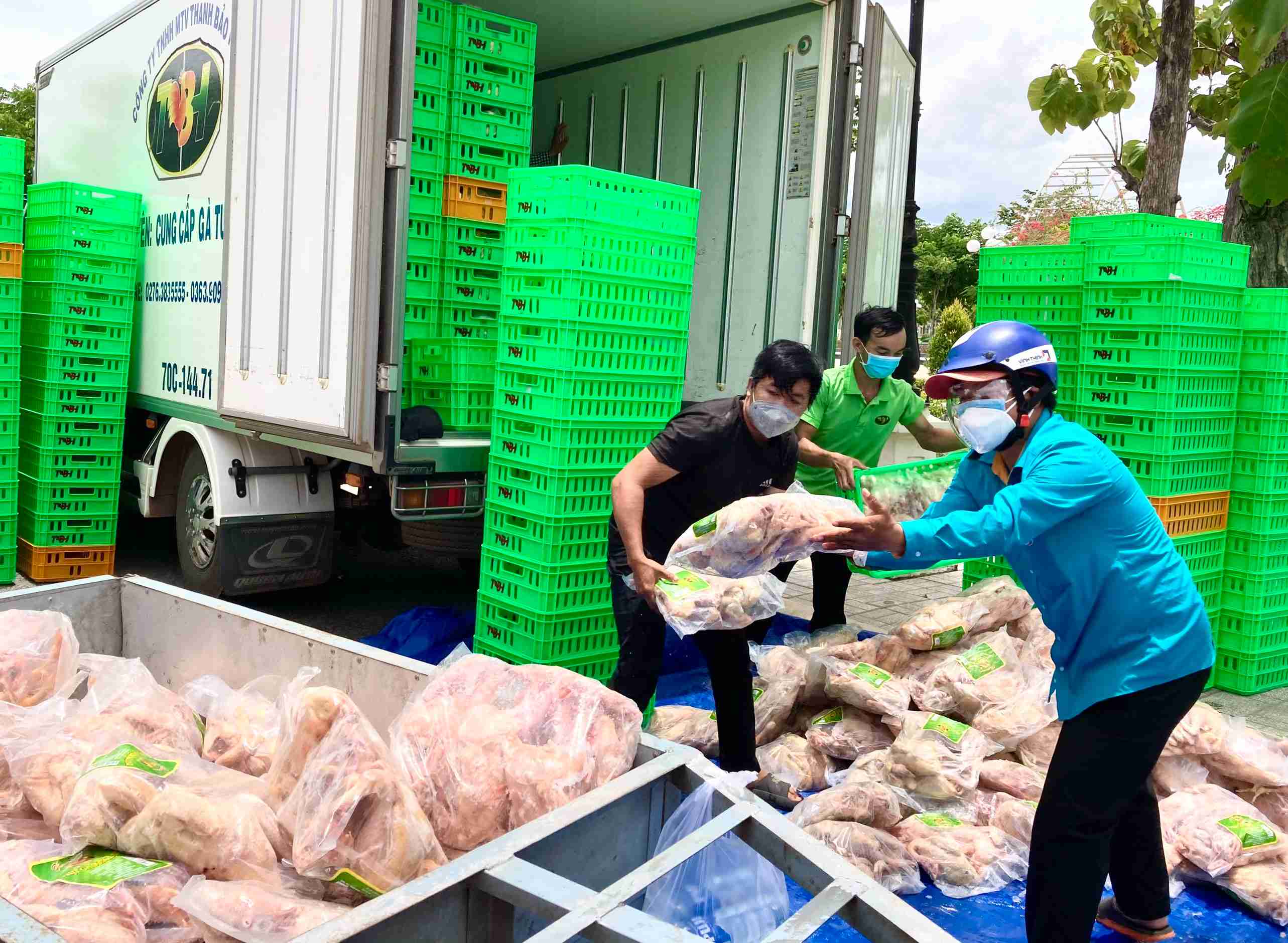 Huyện Dương Minh Châu tiếp nhận 4.000kg thịt gà phục vụ công tác  phòng chống dịch bệnh